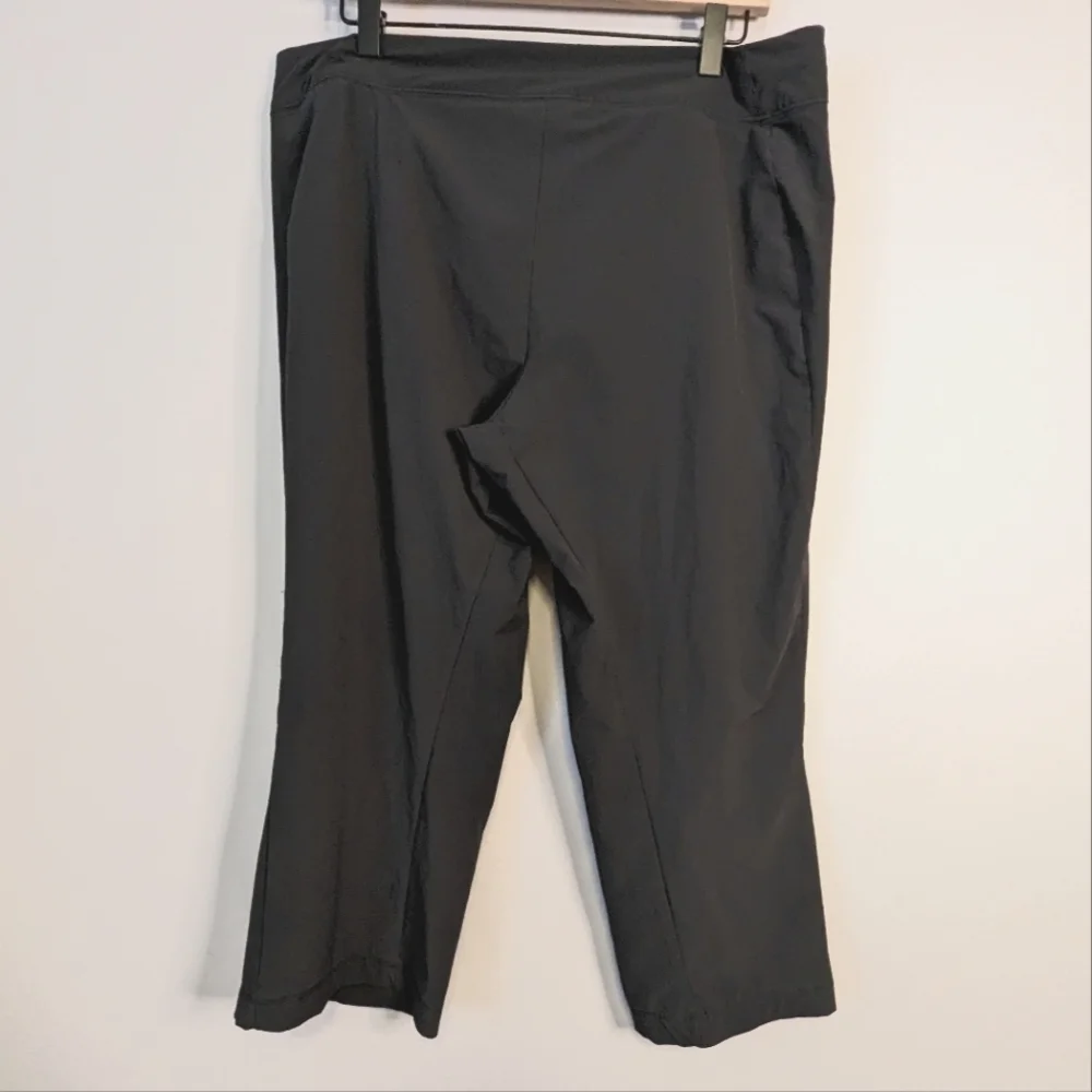Mountain Hardwear Ellinor Hiking Outdoor Capris Pants Size 12 Black OL2295 EUC - Picture 3 of 8
